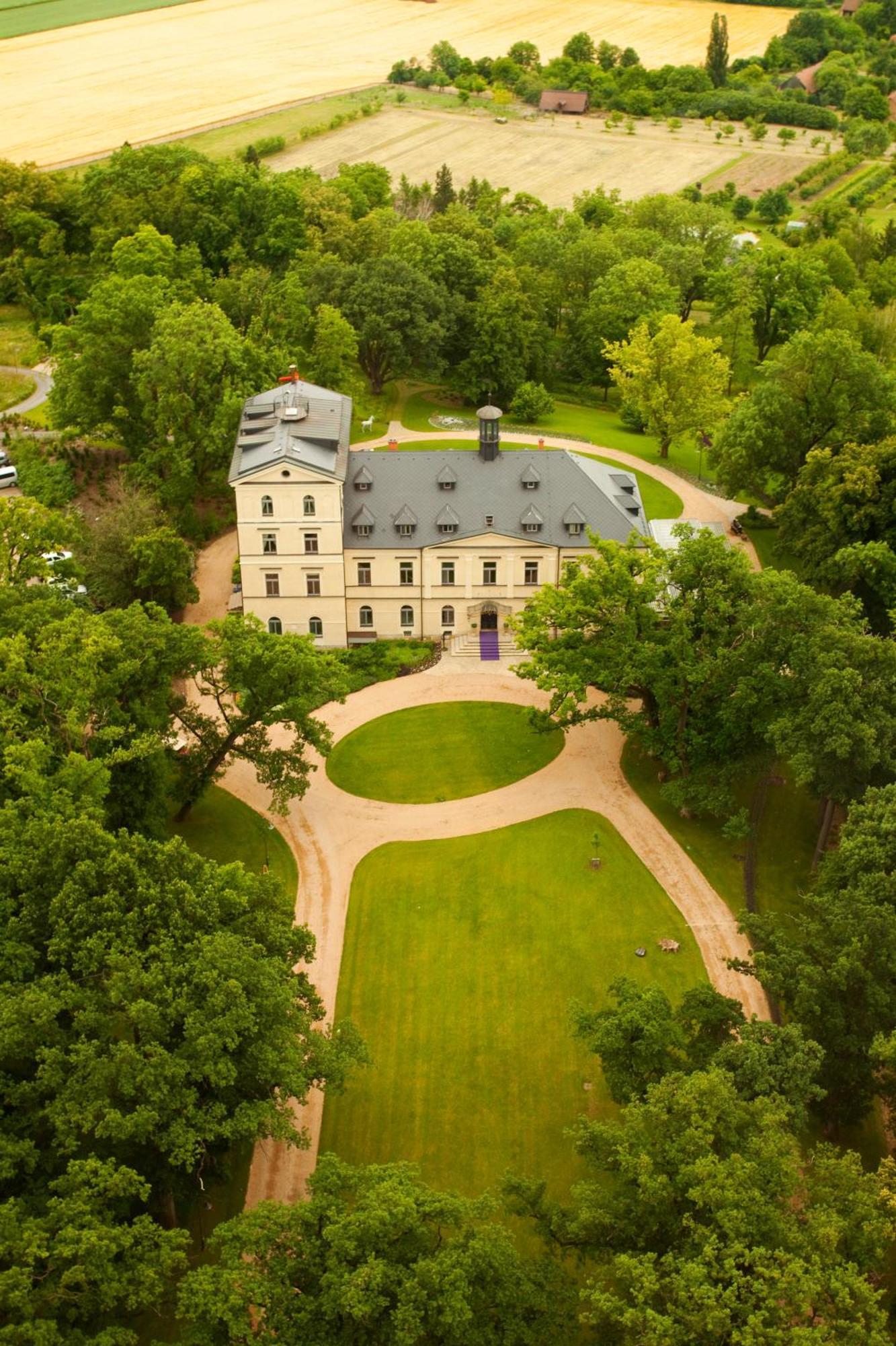 Chateau Mcely Екстер'єр фото